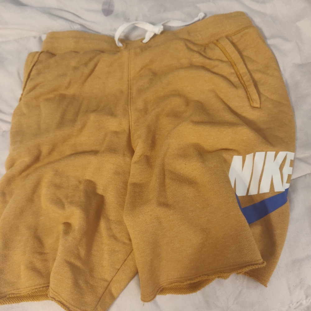 Nike Fleece Shorts - tan